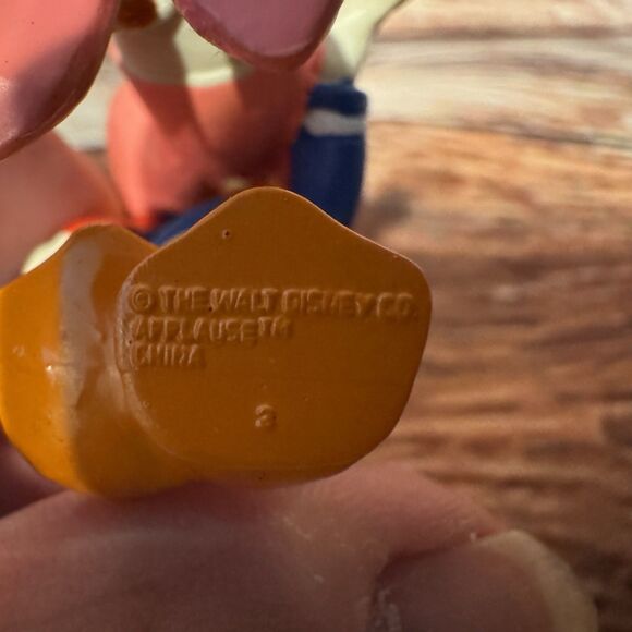 Disney Donald & Daisy Duck Valentines Hug & Kiss  PVC Applause Figure 2.25” Toy - Picture 7 of 7